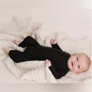 🖤NWT LS Black Zippy🖤